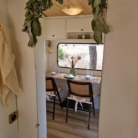 مكان تخييم Cozy Caravane *