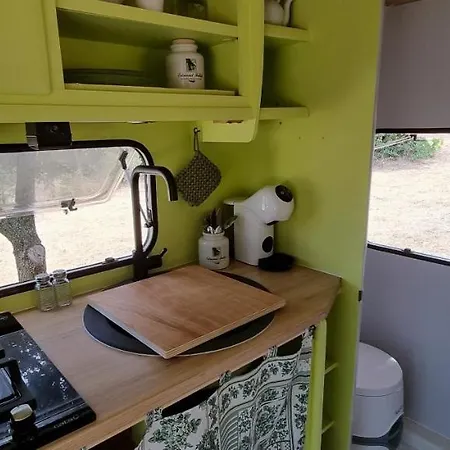 مكان تخييم Cozy Caravane *